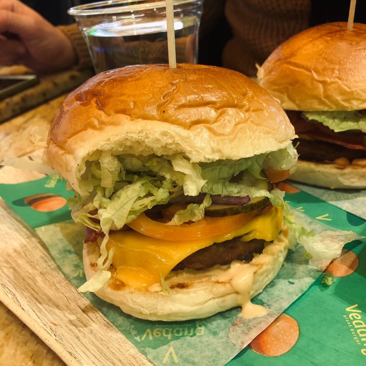 photo of Vedang @ Mall of Berlin Cheesyburger shared by @calice on  01 Sep 2020 - review
