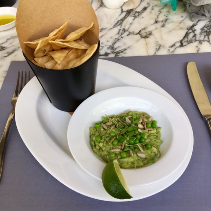photo of The Dempsey Cookhouse & Bar Guacamole & Chips shared by @vikas on  08 Apr 2019 - review