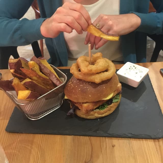 菜肴“Fried tofu burger and sweet potato fries”的照片