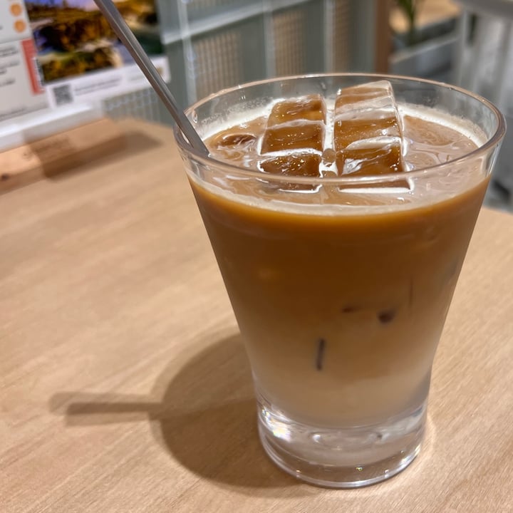 photo of Greendot Bedok Mall iced oat milk latte shared by @skootykoots on  24 Nov 2022 - review
