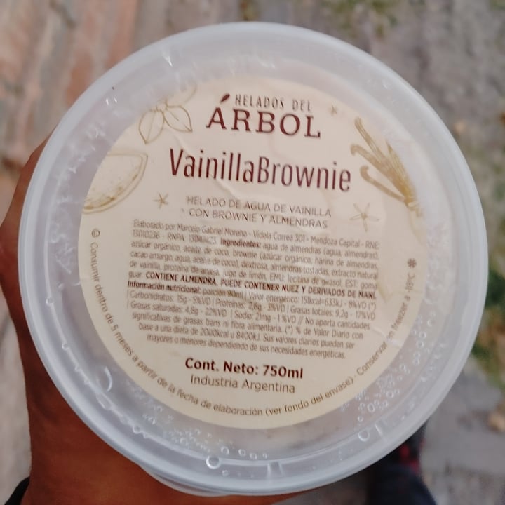 photo of Helados del Árbol Vainilla con Brownie y Almendras shared by @aritosoul on  25 Apr 2022 - review