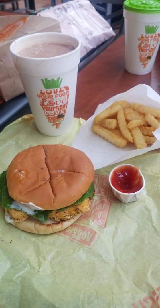 photo of Earth Burger Fish-less Sandwich shared by @ashwickety on  29 Aug 2018 - review