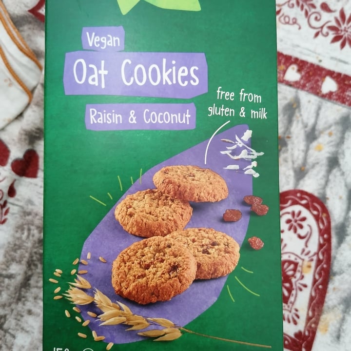 photo of Vemondo Vegan Oat Cookies Raisin & Coconut shared by @ericaabillion95 on  04 Jun 2022 - review