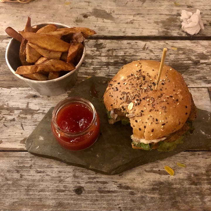 photo of Bonita Tulum's Burger Bar Hamburguesa vegana shared by @arnokache on  14 Mar 2021 - review