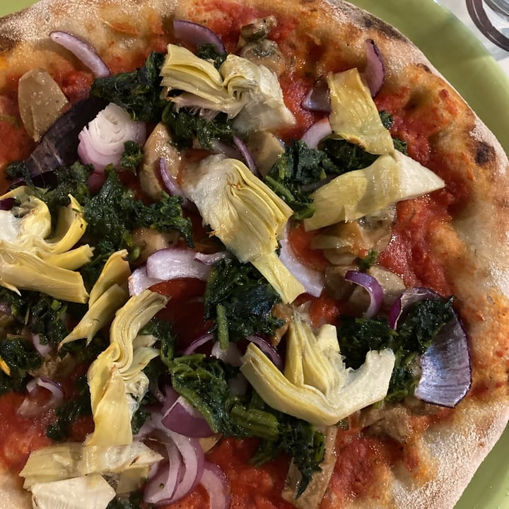 photo of Miseria & Nobiltà Pizza Vegana shared by @violetta13 on  22 Apr 2022 - review
