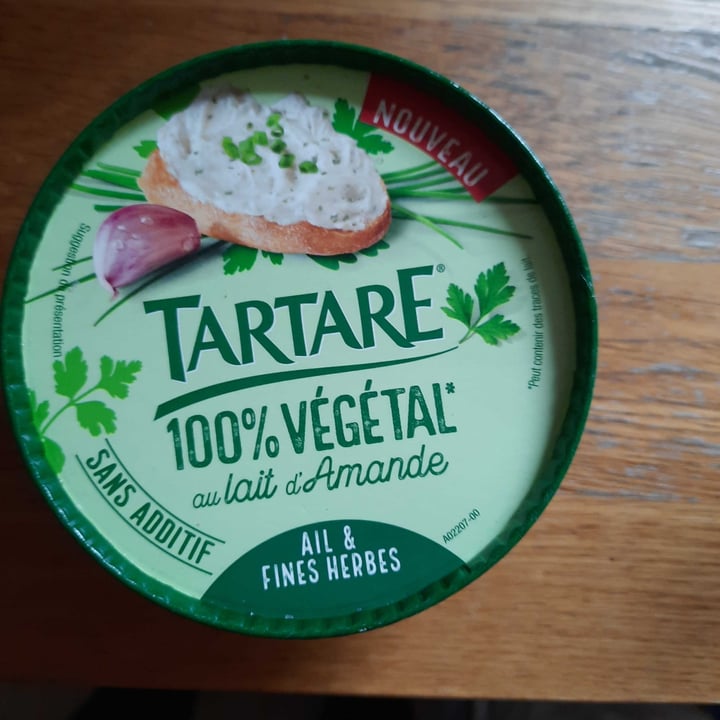 photo of Tartare 100% végétal au lait d'amande ail et fines herbes shared by @son1a on  09 Oct 2021 - review