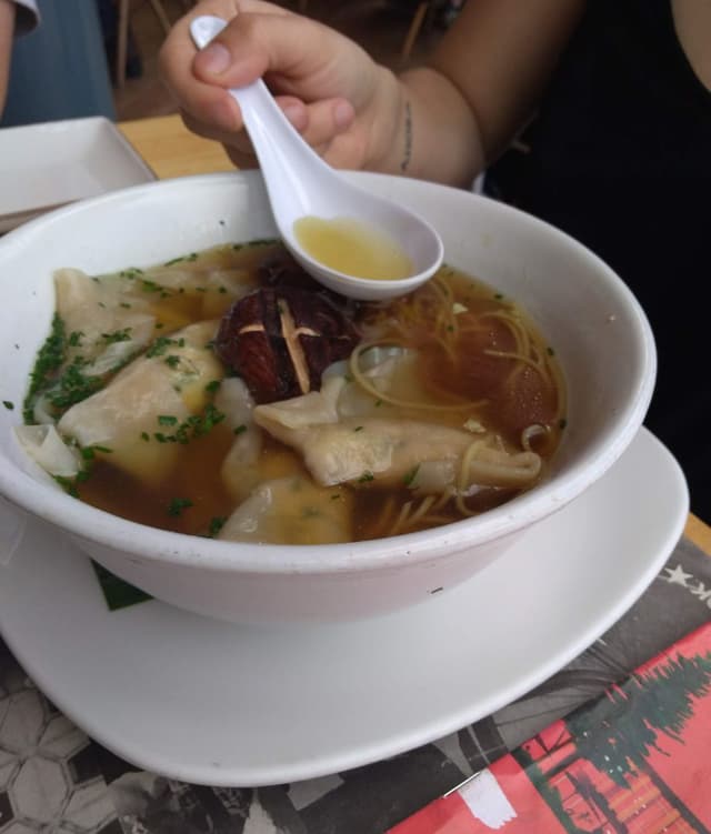 Photo of the dish “Sopa de gyosas”