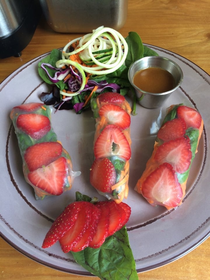 photo of Food For Thought Christina’s Lunch Special  Strawberry Summer Rolls shared by @poisonsuemac on  09 Jan 2020 - review