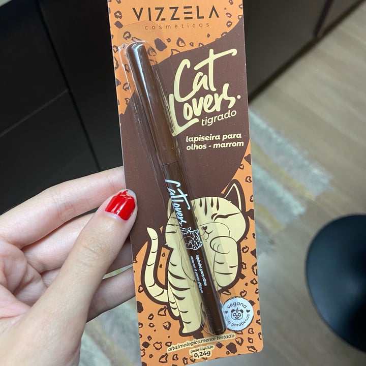 review photo of Vizzela Cosméticos lapiseira para olhos - marrom shared by @kathsz on 17 Jun 2022 - review