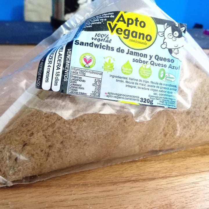 photo of Apto Vegano Consciente Sandwich de miga jamon y queso azul shared by @mex on  12 Oct 2022 - review