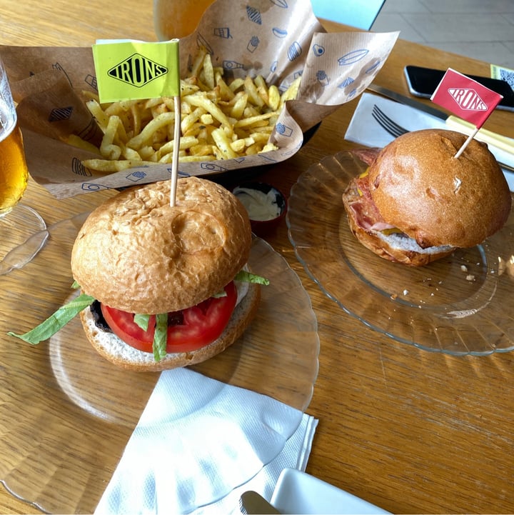 review photo of Irons Grill Burger Hamburguesa Veggie shared by @lauratrunas on 04 Aug 2020 - review
