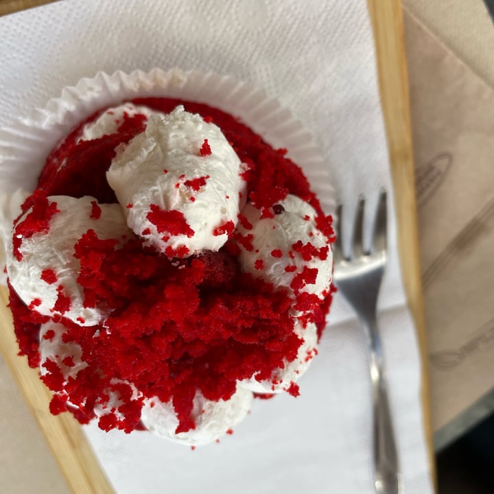 photo of Efrem - Gourmet Boutique and Finest Bar red velvet lamponi shared by @giorgiacaramellino on  28 Oct 2022 - review