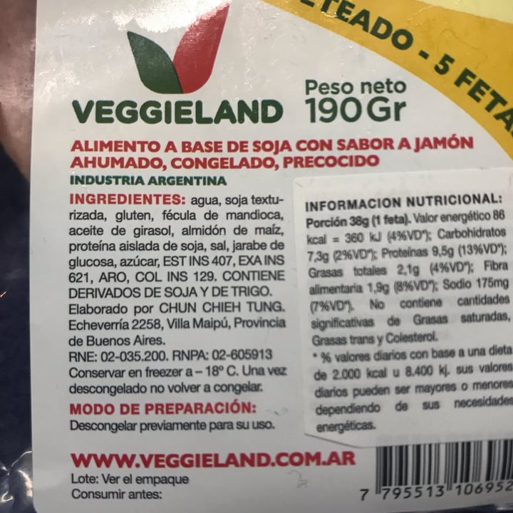 photo of Veggieland Jamón Ahumado Vegano Feteado shared by @candeballesta on  15 Sep 2022 - review