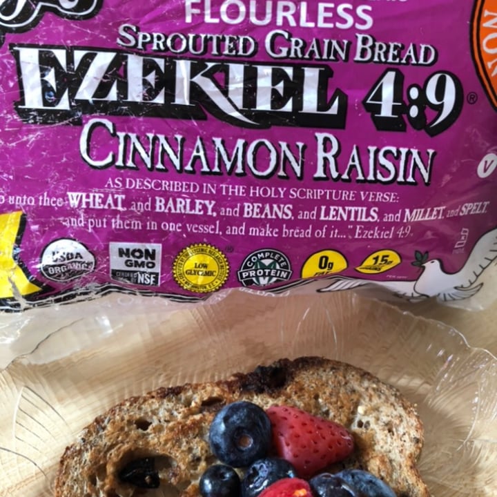 photo of Ezekiel Ezekiel Sprouted Grain Bread - Cinnamon Raisin shared by @veggietable on  25 Jan 2021 - review