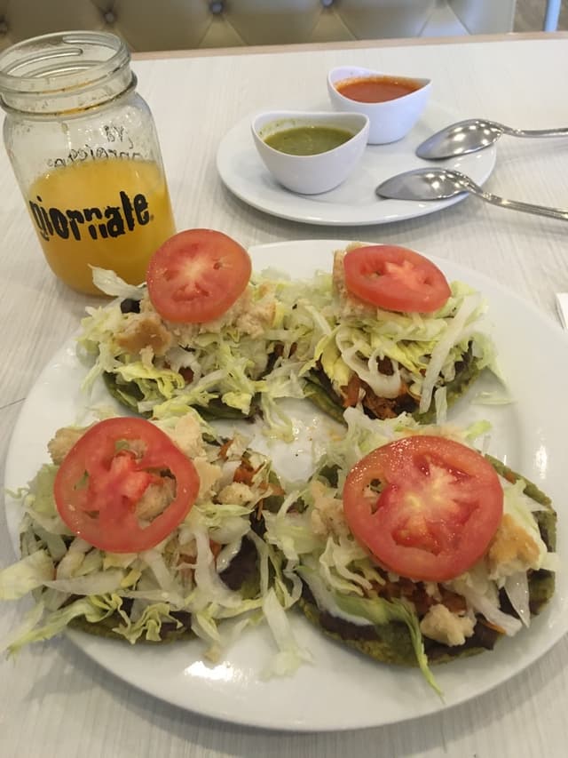 Foto do prato “Sopes de masa de nopal Veganos”