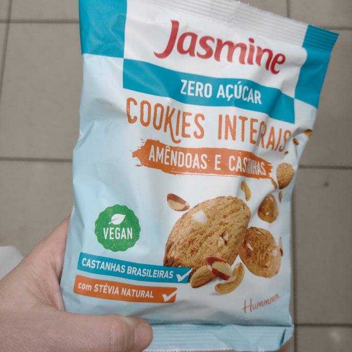 photo of Jasmine Cookies Integrais Amêndoas e Castanhas shared by @liviafrigerineves on  30 Apr 2022 - review