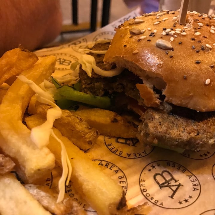 review photo of Area Beer Adrogue Hamburguesa Vegana shared by @brenalburquerque on 11 Jan 2021 - review