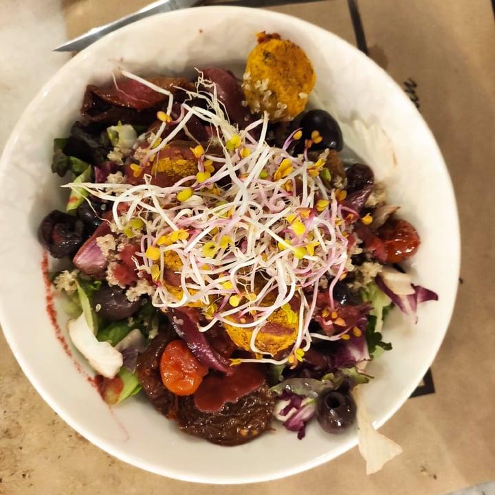 review photo of MÖOI Larrea Quinoa Bowl shared by @magovegano on 18 Jan 2022 - review