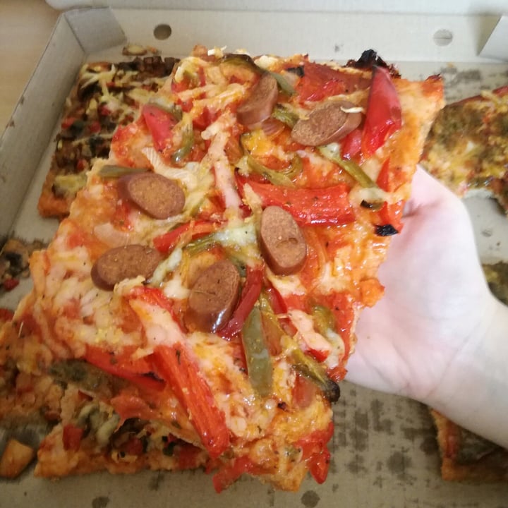 photo of Alice in Wonderpie Pizza con salchicha vegana shared by @miriamqtt on  25 Jun 2020 - review