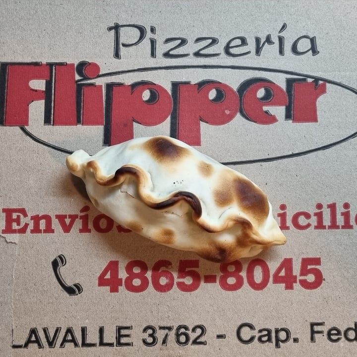 photo of Flipper Pizza Empanada de verduras y salsa blanca shared by @beto71 on  23 Jun 2021 - review