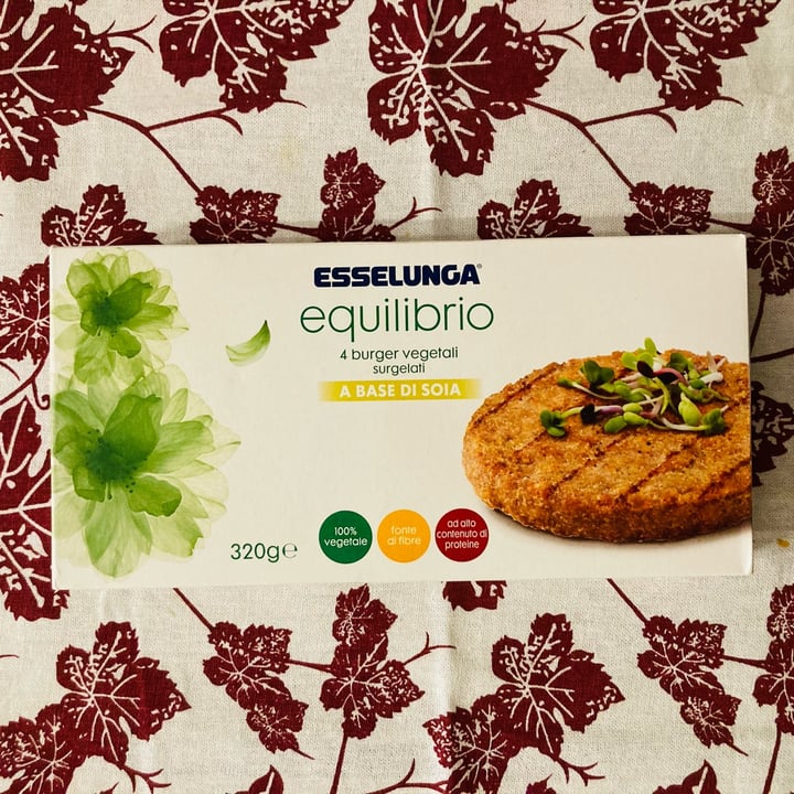 photo of Esselunga equilibrio burger Vegetali A Base Di Soia shared by @federicathewitch on  28 Sep 2022 - review