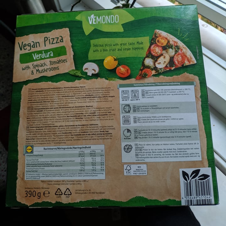 photo of Vemondo  Vegan pizza  garden vegetable shared by @lauraarual on  13 Oct 2022 - review