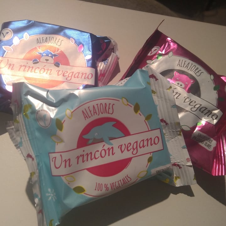 photo of Un Rincón Vegano Alfajor Chocolate Blanco shared by @andremoti on  15 Nov 2020 - review