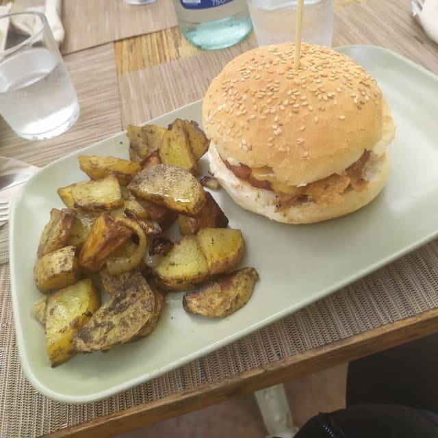 菜肴“Burger Crispy”的照片