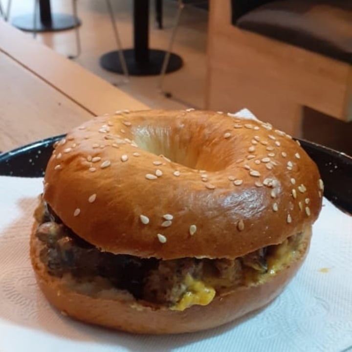 photo of Mönt take away Bagel vegan de 'no carne' shared by @mar-antiespecista1 on  08 Apr 2021 - review