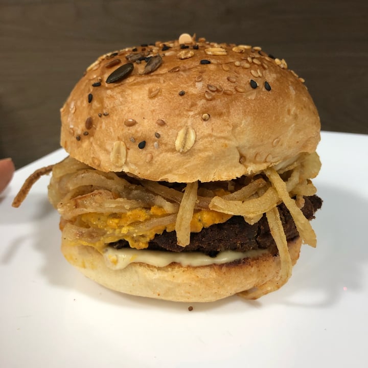 review photo of Gorilla Vegan Burger PIRA Mico Melt shared by @laismomesso on 30 Apr 2022 - review