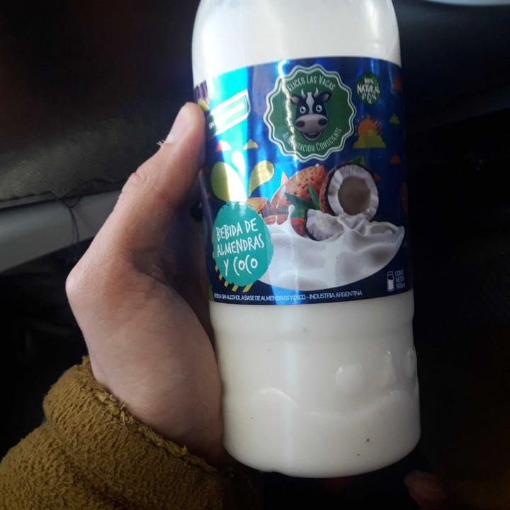 photo of Felices Las Vacas Bebida de almendras y coco shared by @naymecuenca on  09 Aug 2019 - review