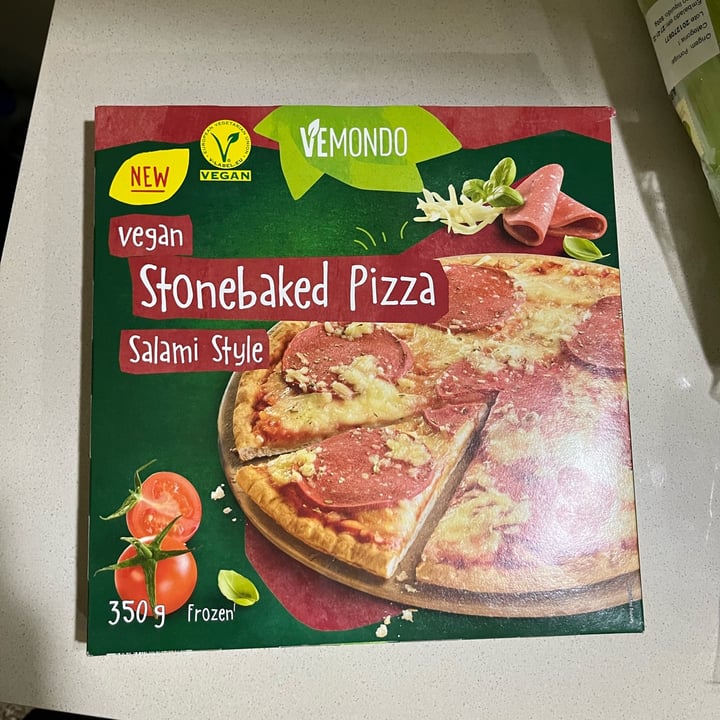 photo of Vemondo Stonebaked pizza salami style shared by @xanaramos on  05 Feb 2022 - review