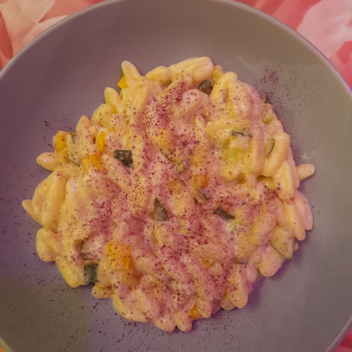 photo of Sesamo Nero cavatelli con crema di Anacardi affumicata zucchine e Polvere di Patata Viola shared by @chanystar on  30 Jul 2022 - review
