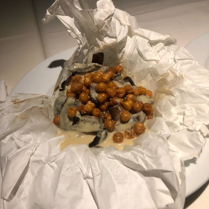 photo of Amador Papillote de hongos con crema de especias indias shared by @catabuffarini on  08 Sep 2022 - review