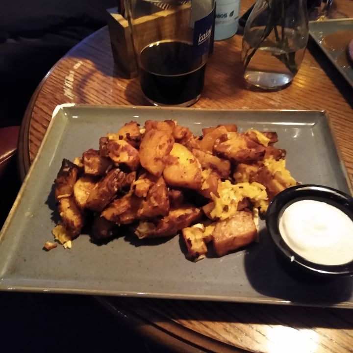 photo of Cup & Pint Paahdettua perunaa / Roasted potatoes shared by @chalchihut on  25 Nov 2021 - review