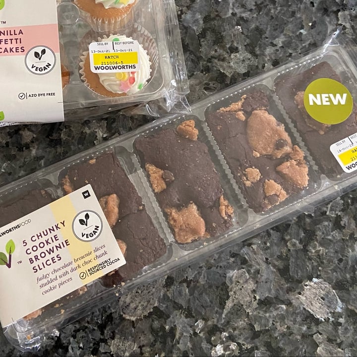 photo of Woolworths Food 5 Chunky Cookie Brownie Slices shared by @sagittariuskitty on  14 Oct 2021 - review
