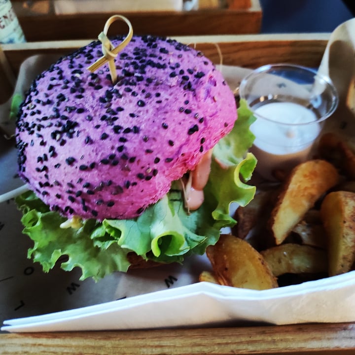 photo of Flower Burger Cherry Burger shared by @giramondo on  12 Jun 2022 - review