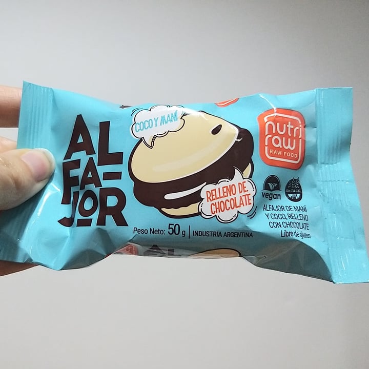 photo of Nutri Raw Alfajor de mani y coco relleno con chocolate shared by @gabeee on  02 Apr 2022 - review