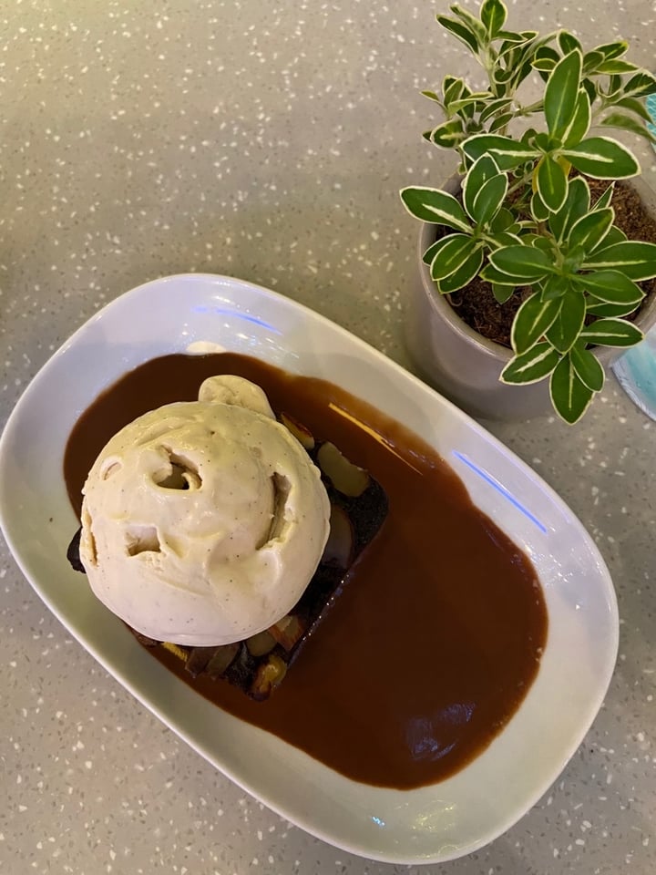 review photo of CLOSED - Privé Tiong Bahru Dark Chocolate & Nuts Brownie shared by @iamnutanidiot on 09 Mar 2020 - review