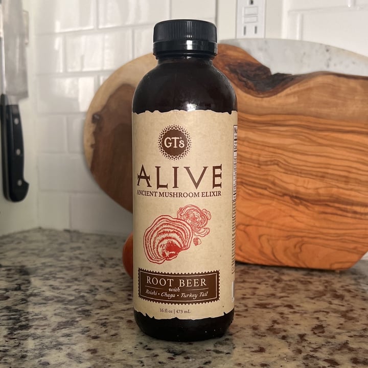 photo of GT’s Living Foods Root Beer with Reishi, Chaga, and Turkey Tail shared by @nicolerpac on  19 Oct 2022 - review