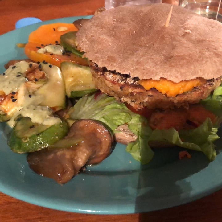 review photo of Casa Naturali Hamburguesa Con Guarnición de Verduras shared by @antorusso on 05 Aug 2020 - review
