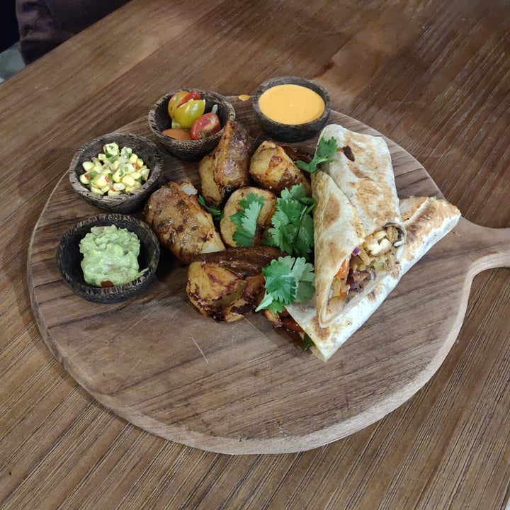 photo of Genius Central Singapore Mexican Vegan Fajitas Wrap shared by @hownowbrownkow on  15 Oct 2020 - review