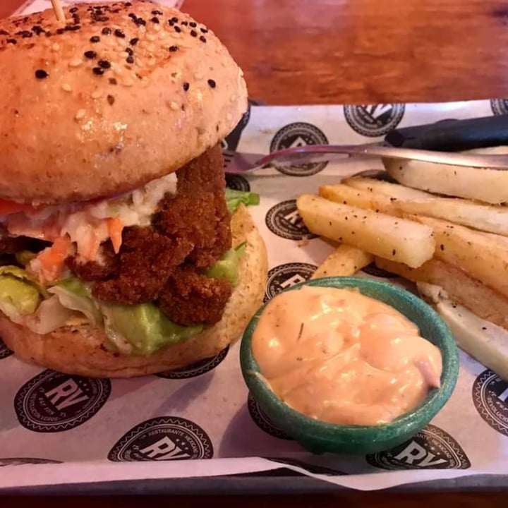 photo of Revolucion Verde Chickn free burger shared by @bettyska on  07 Feb 2022 - review