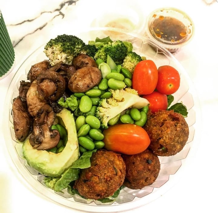 review photo of Toss & Turn Create Your Own Salad shared by @tgonuts on 24 Nov 2019 - review