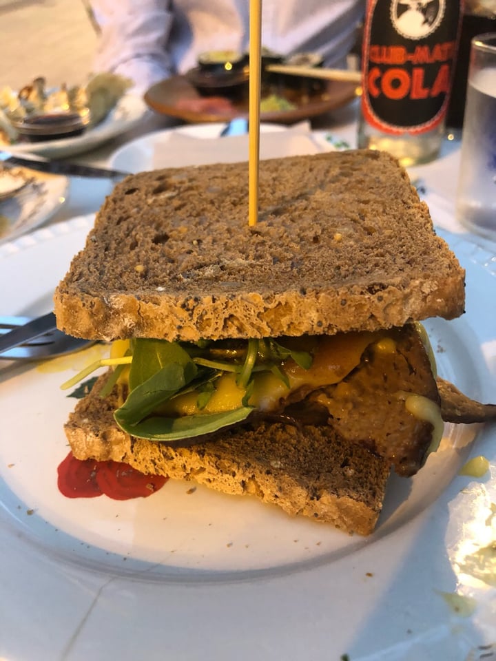 photo of LA CAMELIA VEGAN BAR Gyozas, tosta de hummus, sanwich seitan shared by @nala4 on  11 Aug 2019 - review