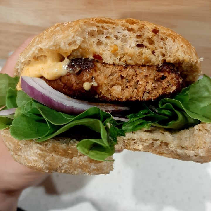 photo of V2 Food Plant-based burger shared by @monniemonster on  28 Sep 2020 - review