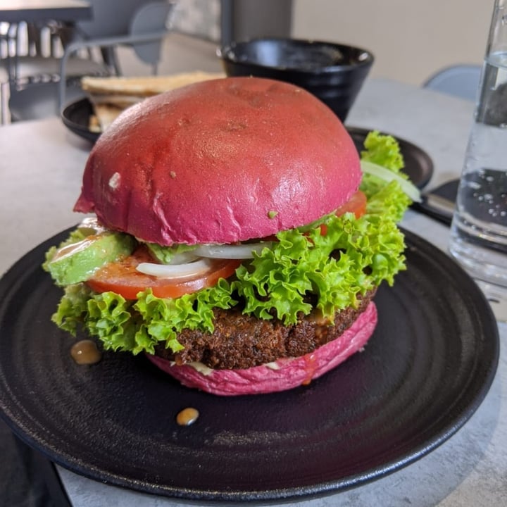 photo of EAT LEBÖ Vegan Vibes Burger shared by @alfiejameshall on  11 Sep 2020 - review