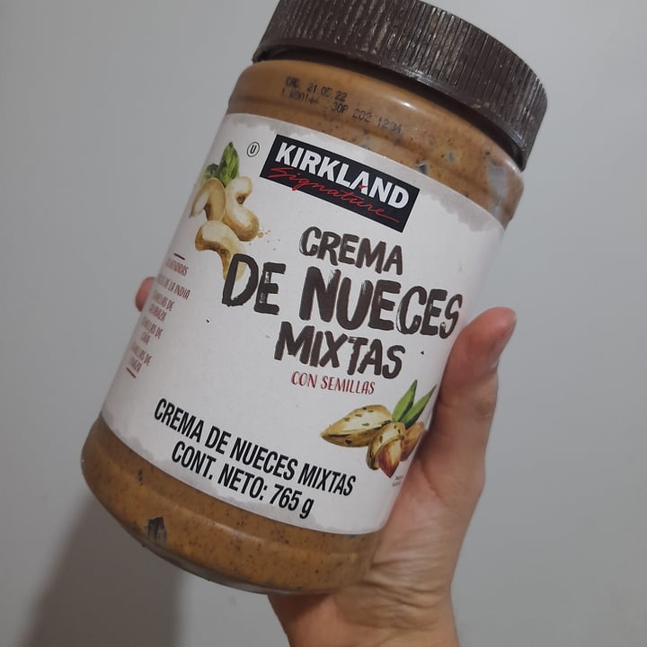 photo of Kirkland Signature Crema de nueces mixtas shared by @jossiemdzz on  12 Oct 2021 - review