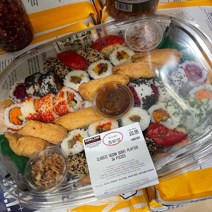 photo of Costco Classic vegan sushi platter shared by @lucyjseward on  23 Jul 2022 - review