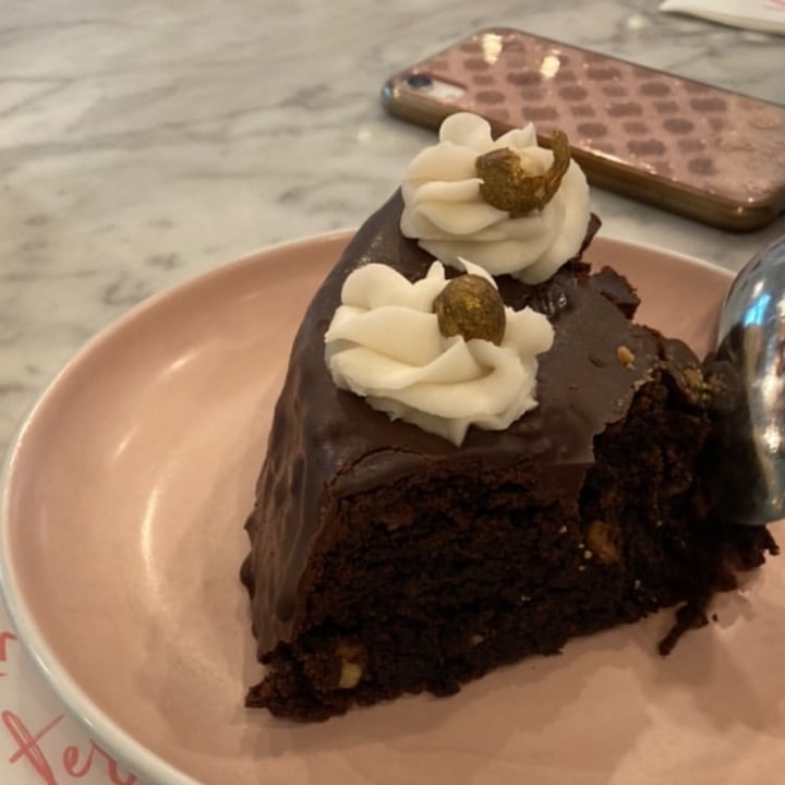 photo of Elan Cafe Hazelnut And Chocolate Cake shared by @alxjandra on  24 Jun 2022 - review